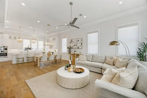 15015 Oak Street, Addison, TX 75001