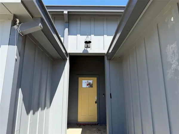 820 Lakeview Drive, Alvarado, TX 76009