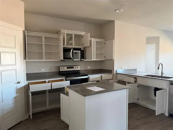 820 Lakeview Drive, Alvarado, TX 76009