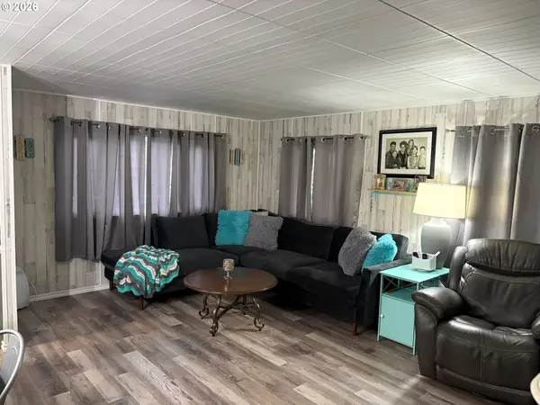 122 PARKDALE CIR, Grants Pass, OR 97527