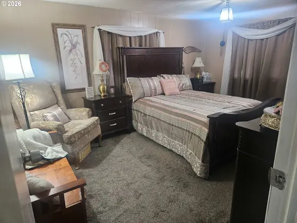 122 PARKDALE CIR, Grants Pass, OR 97527