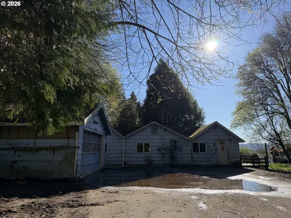 2435 N 10th ST, Coos Bay, OR 97420