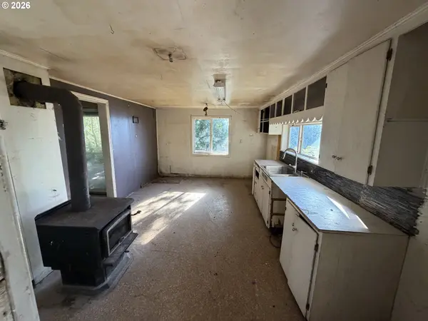 2435 N 10th ST, Coos Bay, OR 97420