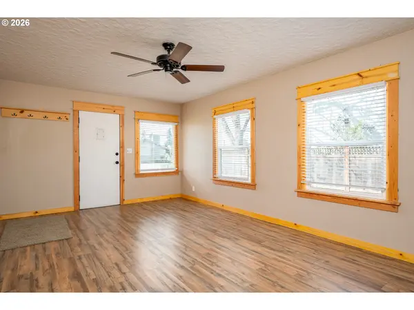 1520 N MAPLE ST, Canby, OR 97013