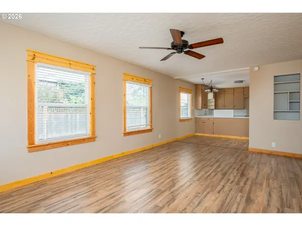 1520 N MAPLE ST, Canby, OR 97013