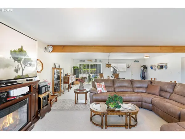 805 LISA PL, Coos Bay, OR 97420