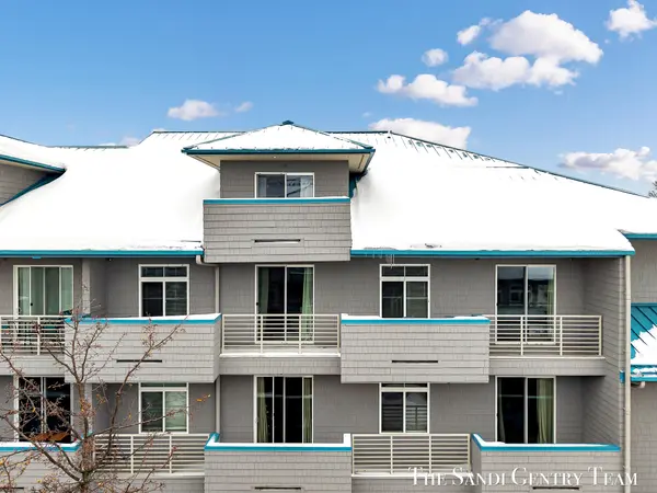 529 Miller DR #305, Grand Haven City, MI 49417