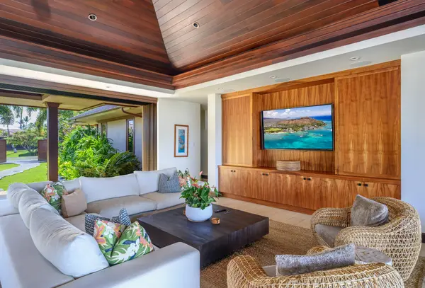 68-1044 PAUOA WAY, Kamuela, HI 96743