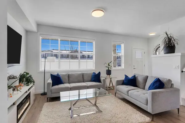 178 Dawson WAY, Chestermere, AB T1X 2R8