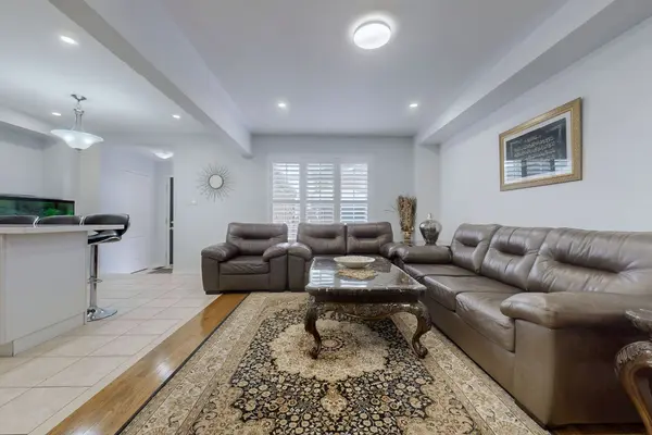 6 Blytheway Gate, Ajax, ON L1T 0J5