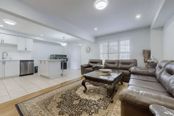 6 Blytheway Gate, Ajax, ON L1T 0J5