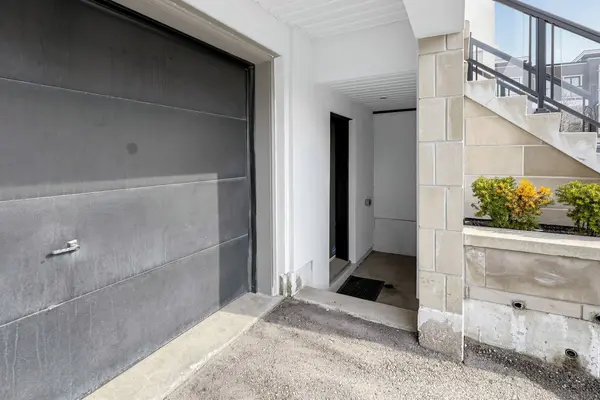 101 Genuine LN, Richmond Hill, ON L4B 0E5