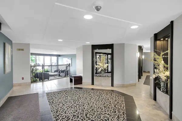 1081 Ambleside DR #208, Woodroffe, ON K2B 8C8