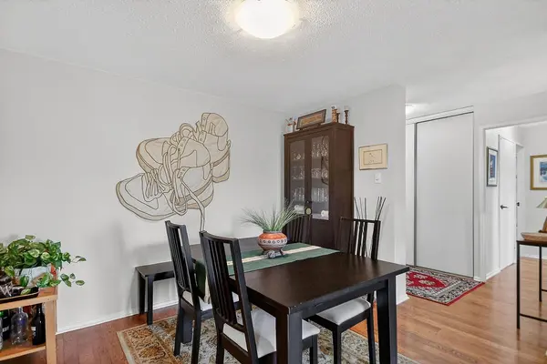 1081 Ambleside DR #208, Woodroffe, ON K2B 8C8