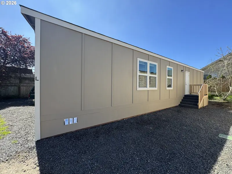 1085 W 1ST AVE #L, Junction City, OR 97448