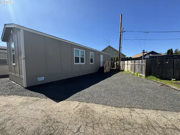 1085 W 1ST AVE #J, Junction City, OR 97448