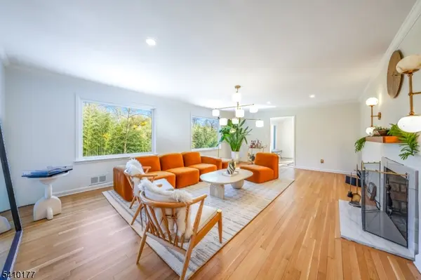 250 Old Short Hills Rd, Millburn Twp., NJ 07078