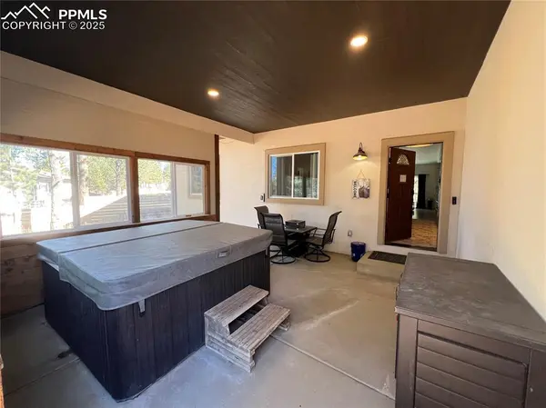 348 Due South RD, Florissant, CO 80816