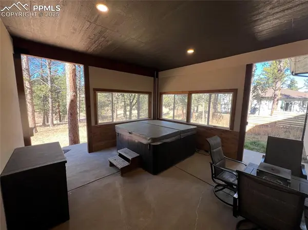 348 Due South RD, Florissant, CO 80816