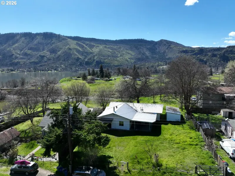 716 WASHINGTON ST, Lyle, WA 98635