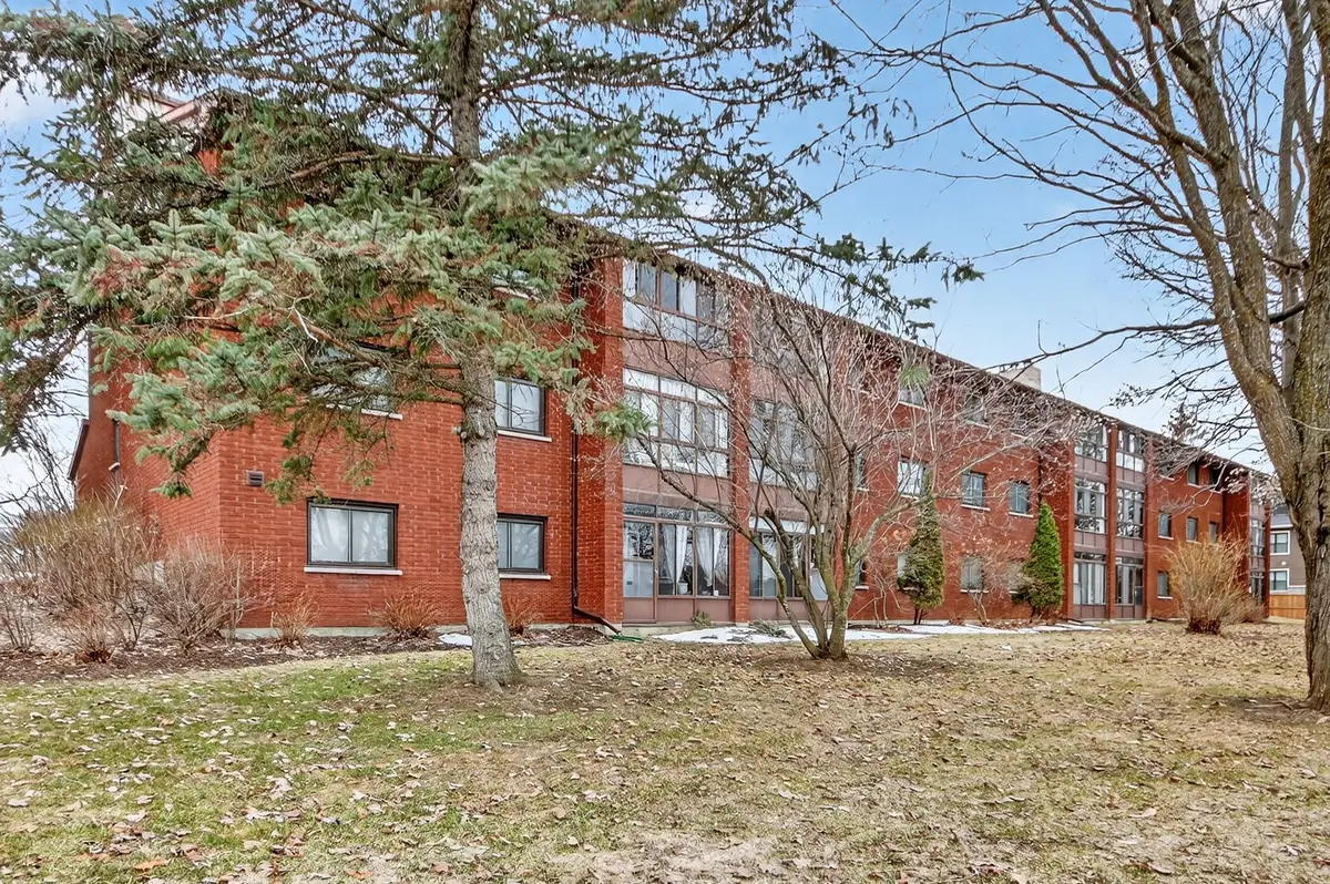 15 Findlay AVE #108, Carleton Place, ON K7C 4A2