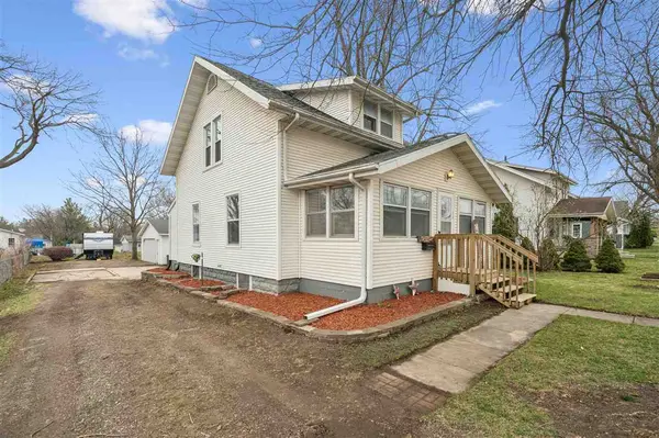 314 Main St, Center Point, IA 52213