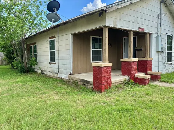 2200 Avenue C, Brownwood, TX 76801