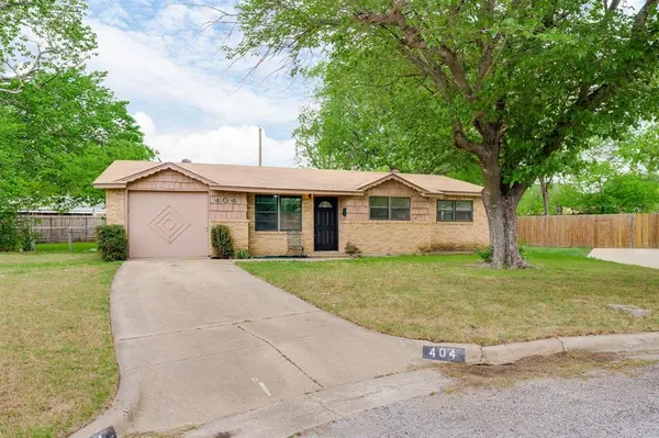 404 Southern Court, Saginaw, TX 76179