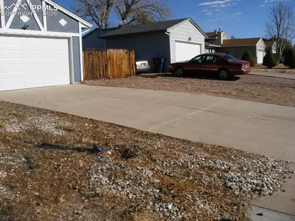 2315 Newcastle DR, Pueblo, CO 81008