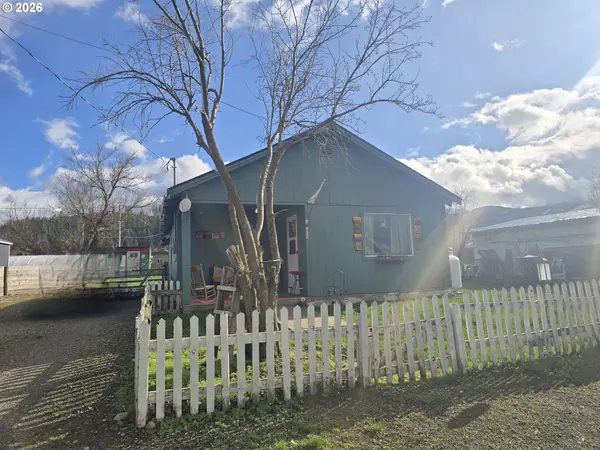 302 W 3RD ST, Wallowa, OR 97885