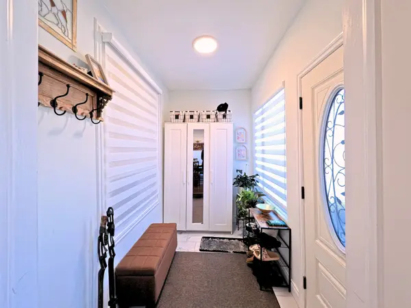 94 Meighen AVE, Toronto E03, ON M4B 2H7