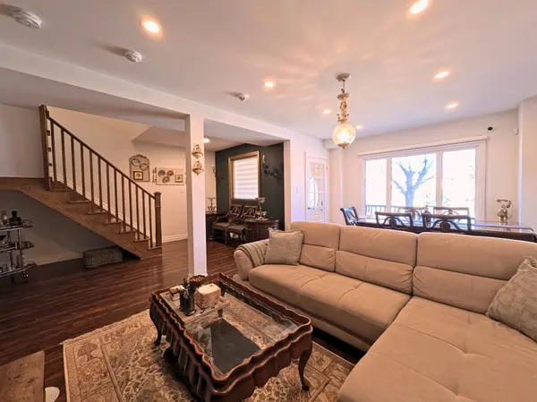 94 Meighen AVE, Toronto E03, ON M4B 2H7