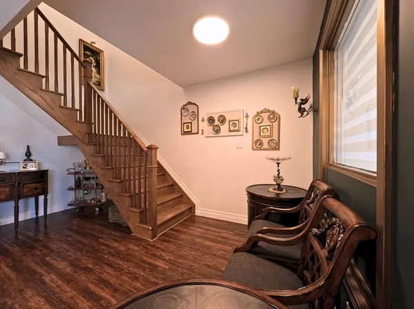 94 Meighen AVE, Toronto E03, ON M4B 2H7