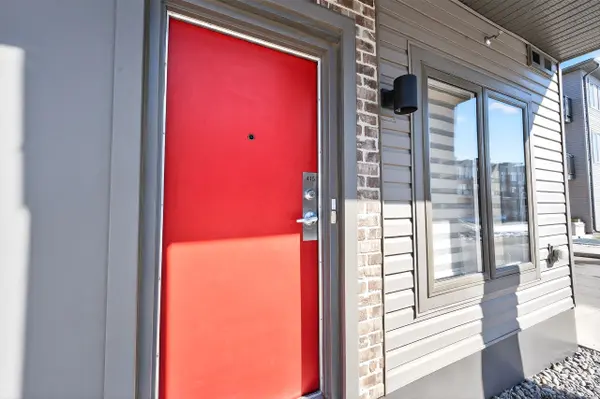 2635 William Jackson DR #415, Pickering, ON L1X 0L4