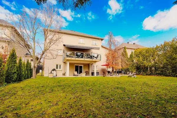 85 Gregory Scott DR, Vaughan, ON L4H 1K7