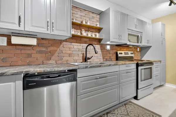 15 Findlay AVE #108, Carleton Place, ON K7C 4A2