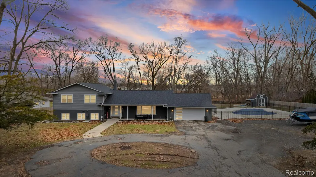 15879 Millar RD, Clinton Charter Township, MI 48036