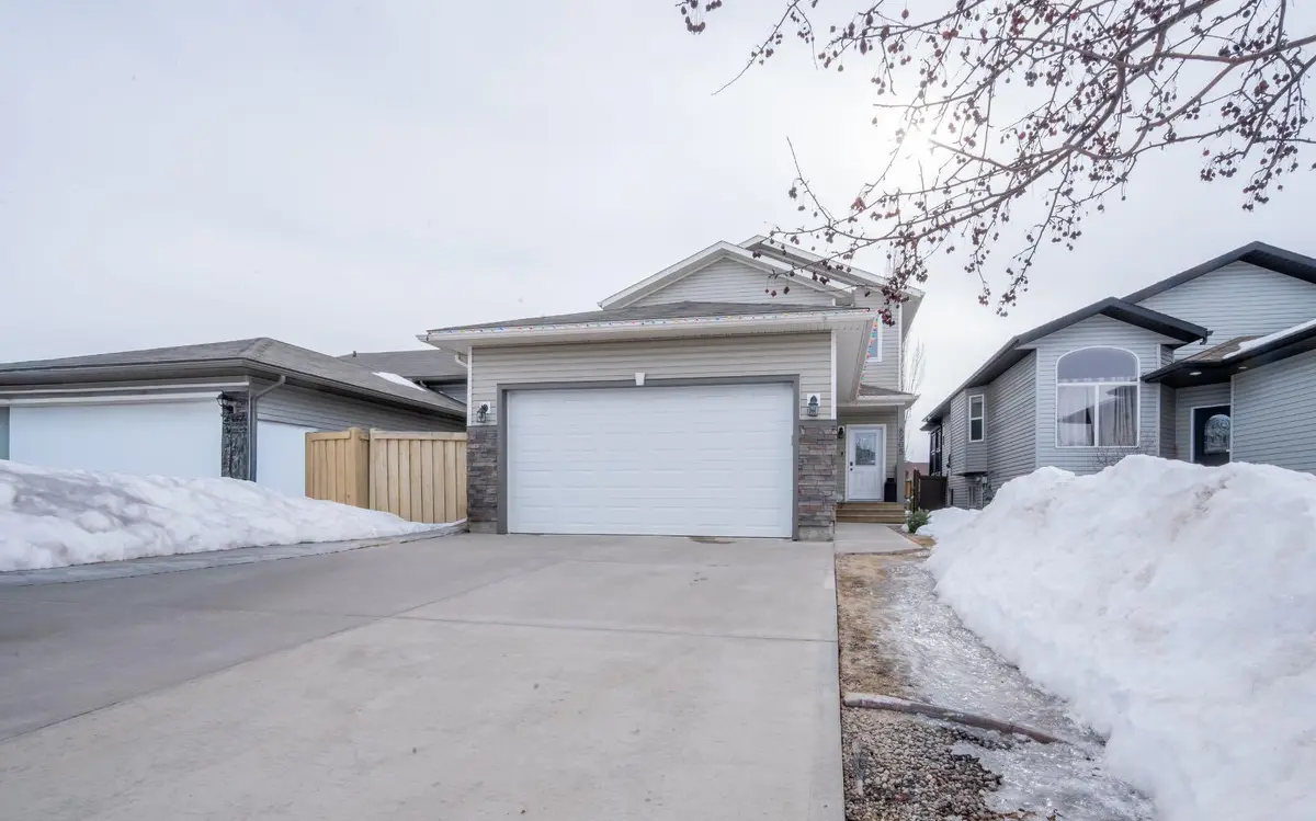 8905 71 AVE, Grande Prairie, AB T8X 0E1