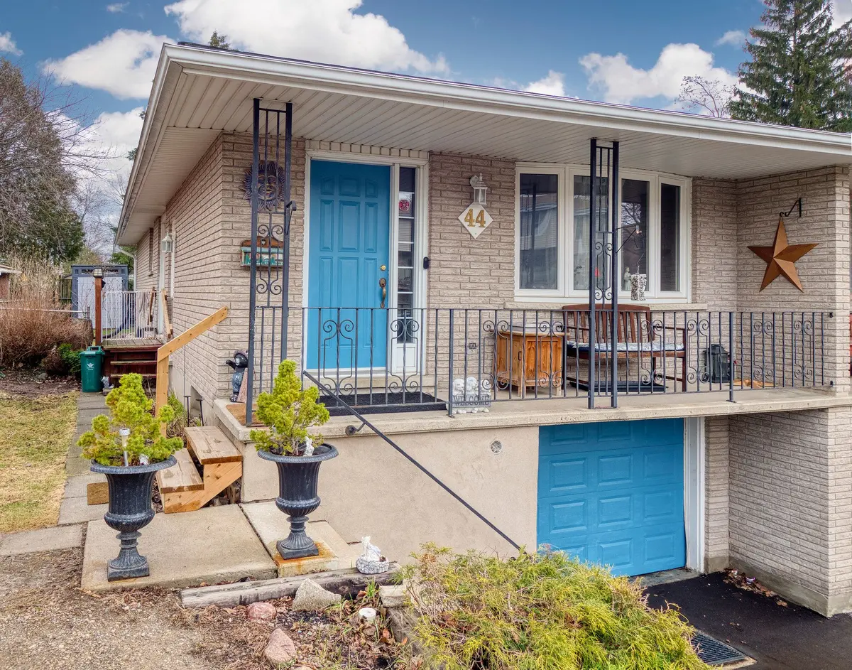 44 Breckenridge DR, Kitchener, ON N2B 2N9