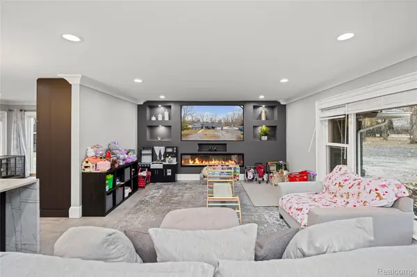 15879 Millar RD, Clinton Charter Township, MI 48036