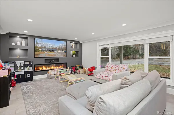 15879 Millar RD, Clinton Charter Township, MI 48036