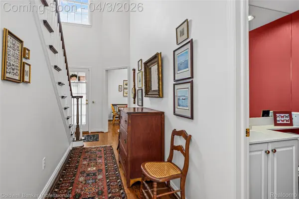 10002 Harbor Place DR, St. Clair Shores, MI 48080