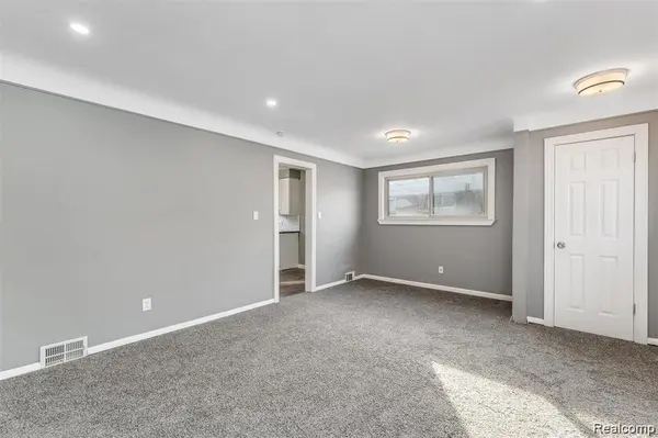 8245 Roosevelt ST, Taylor, MI 48180