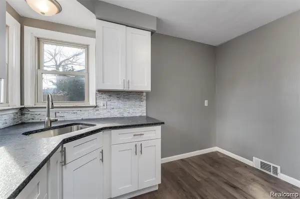 8245 Roosevelt ST, Taylor, MI 48180