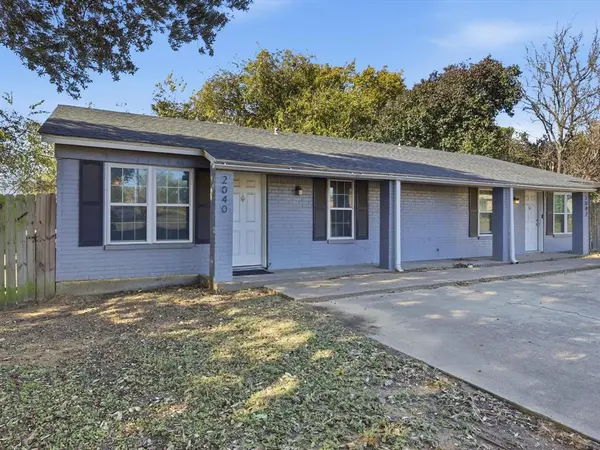 2040 Oakwood Court, Arlington, TX 76012