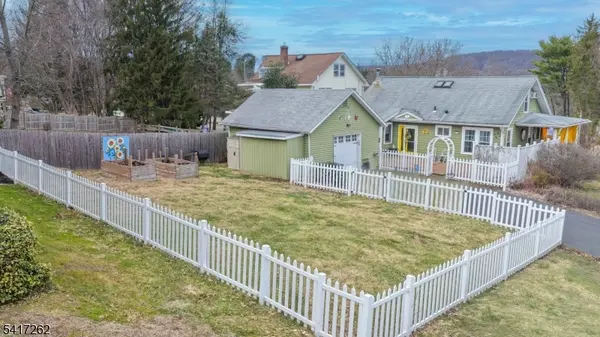 17 Main St, Lebanon Boro, NJ 08833