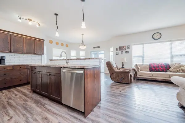 8905 71 AVE, Grande Prairie, AB T8X 0E1