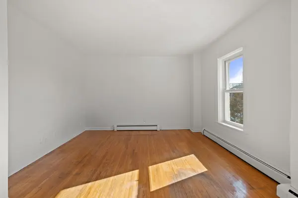 120 Stephenson AVE #Upper, Toronto E02, ON M4C 1G4