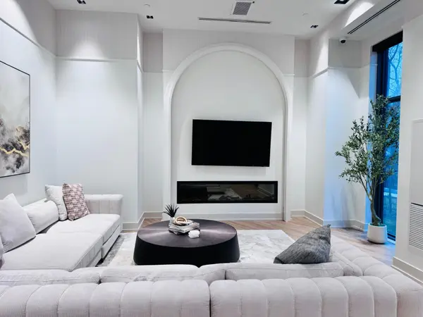 2088 James ST #707, Burlington, ON L7R 0H2