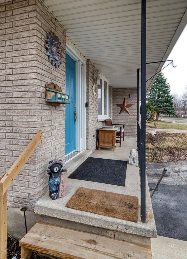 44 Breckenridge DR, Kitchener, ON N2B 2N9